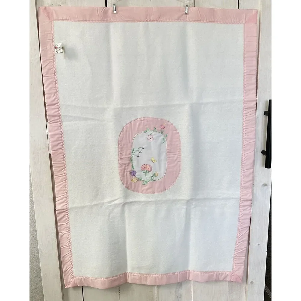 Vintage QUILTEX BABY BLANKET white Letter O Monogram with Flowers USA UNION MADE